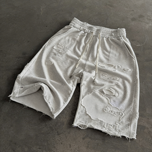 Shorts de jogging tricotés surdimensionnés pour homme, longueur genou, avec ourlet brut, déchirés et usés, style décontracté, collection été - Product Image 1
