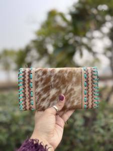 Nouveau Design pochette pour femmes usiné à la main sculpture portefeuille pochette Western élégant Turquoise couleur peau de vache fourrure portefeuille Multi utilisations - Product Image 4