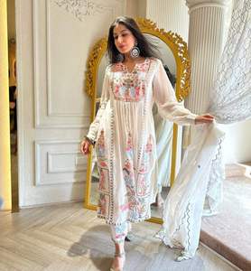 Nuevo Conjunto de Ropa Étnica India y Pakistaní de Georgette Bordado, Salwar Kameez con Pantalón y Dupatta, Listo para Usar - Product Image 2