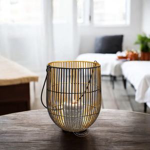 Bougeoir en maille métallique chic jette un accent de décor polyvalent à lueur chaude adapté à une utilisation intérieure et extérieure Style de ferme moderne - Product Image 1