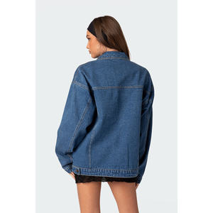 Veste en jean pour femme à manches courtes, coupe courte, boutonnée, bleu clair, style streetwear estival pour un look décontracté moderne - Product Image 4