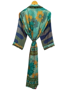 Kimono indio de seda con patchwork, túnica larga para dormir o para la playa, hecho a mano, vintage, de sari de seda reciclada. - Product Image 4