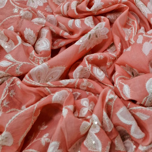 Tela de crepé de viscosa lista para coser con estampado posicional, tela orgánica transpirable y suave para la confección de prendas étnicas. - Product Image 1