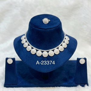 Ensemble collier et boucles d'oreilles de mariée en alliage de zinc plaqué or indien avec zircon, au design élégant - Product Image 1