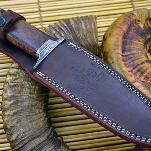 Couteau de chasse à lame fixe en acier Damas fait main, manche en bois, pointe tombante - Product Image 5
