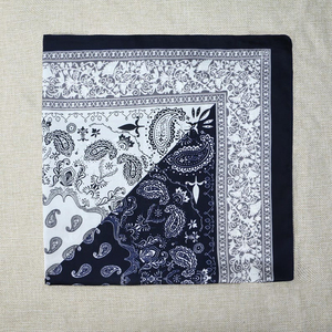 Écharpe carrée réversible pour femme, motif Paisley, bleu marine et blanc, pour un usage quotidien au printemps, impression numérique, légère et durable - Product Image 6