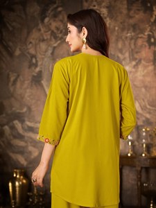 Nouvelle Tendance 2026 : Ensemble Coordonné Kurta et Pantalon pour Femme, Brodé Jaune Chartreuse Moutarde, Séchage Rapide, Toutes Saisons, Motif Floral Indien de Créateur - Product Image 4
