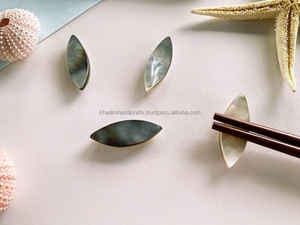 Palillos de madera natural con aspecto clásico | Cubiertos ligeros, lavables y hechos a mano para restaurantes, hogares, viajes y regalos - Product Image 4