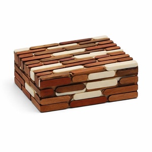 Boîte décorative de style marocain avec incrustations en os, organisateur de rangement pour bijoux, petits accessoires, souvenirs, cadeaux - Product Image 4