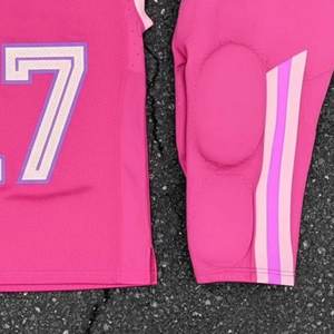 Tenues de football américain entièrement imprimées par sublimation, design très demandé, dernière édition, ensemble de 2 pièces. - Product Image 5