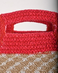 Cesta de Yute Tejida con Tapa Roja y Diseño de Caramelos, Estilo Moderno, Ecológica, Portátil, con Cierre Abierto, Capacidad de hasta 1L, para Uso Diario - Product Image 4