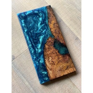 Planche à découper en résine artistique et bois, article de cuisine de luxe avec finition unique - Product Image 2