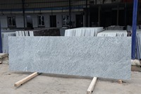 Dalles de granit blanc Kuppam de qualité supérieure avec une surface blanche élégante pour plans de travail de cuisine, meubles de salle de bain, escaliers et revêtements de sol