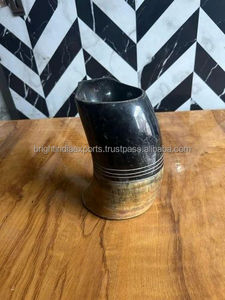 Mug en corne de buffle fait main avec motif de loup sculpté, tasse à boire naturelle polie, écologique, cadeau pour la bière ou le café - Product Image 1
