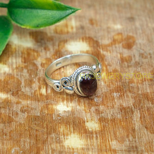 Anillo de Plata de Ley 925 Hecho a Mano con Cabujón de Granate y Bisel Chapado en Oro, Joyería Artesanal Vintage - Product Image 6