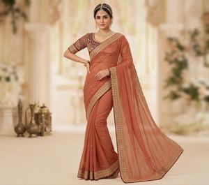 Sari en soie Rangoli avec broderie Zari et travail de sequins, bordure Arco, et chemisier en soie entièrement brodé avec un travail lourdement orné. - Product Image 3