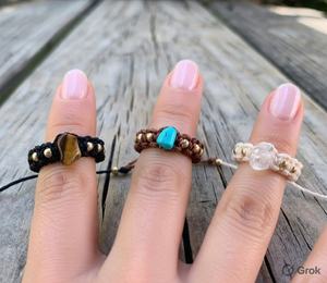 Juego de Tres Anillos de Macramé con Piedras Preciosas en Bruto |   Conjunto de Anillos Ajustables de Cuarzo Turquesa Ojo de Tigre Estilo Boho |   Mangalmay Corporation - Product Image 1