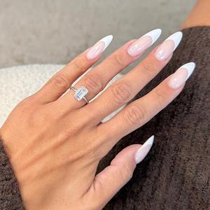 Bague de fiançailles en diamant de laboratoire taille émeraude 3 carats _ Or blanc 14 carats solitaire avec halo caché _ Certifié IGI - Product Image 6