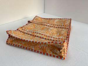 Sac fourre-tout en microfibre matelassé Kantha de qualité supérieure, motif géométrique, sac de transport en tissu artisanal durable avec poignée en corde - Product Image 3