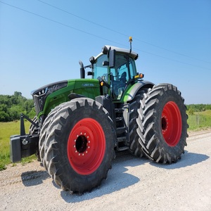 Tracteur chenillé Premium Fendt Vario 1050, 60 CV, 4 roues motrices, avec pompe moteur, pour utilisation agricole moderne. - Product Image 1