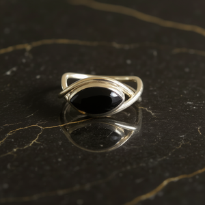 แหวนดีไซน์เนอร์สุดหรูประดับด้วยแบล็คออนิกซ์ น้ำหนัก 3.5 กรัม - Product Image 3