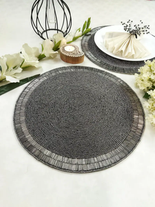 Salvamanteles hecho a mano con cuentas color gris estaño de Glowin Fashion - Product Image 6