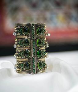 Bracelet à breloques multicouche avec pièces de monnaie afghanes, gravures détaillées et travail métallique orné, inspiré du style nomade - Product Image 3