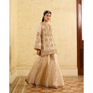 Hermoso Conjunto de Traje para Fiesta con Bordado de Hilo y Lentejuelas, Talla XL - Product Image 6