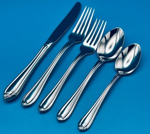 Ensemble de couverts élégants en acier inoxydable doré, noir et argenté, poli miroir, durables et réutilisables, pour mariages et fêtes - Product Image 3