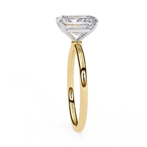 Bague solitaire en diamant de laboratoire taille émeraude 2,5 carats, sertie de deux griffes en V, tige fine, style Art Déco, bijou de fiançailles - Product Image 3