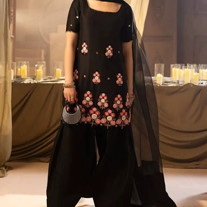 ชุดเสื้อผ้าดีไซน์ใหม่สำหรับงานเลี้ยงกลางวันและชุดฟาร์ซีซาลวาร์ ผ้าคลุมไหล่แฟนซีพร้อมงานปัก - Product Image 1
