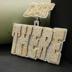 จี้เพชรโมอิสซาไนต์แบบกำหนดเอง VVS ตัวเรือนเงินแท้ 925 ประดับเพชรเต็มตัว จี้ฮิปฮอป จี้สลักชื่อแบบกำหนดเอง จี้อักษรย่อ จี้สองสี - Product Image 5