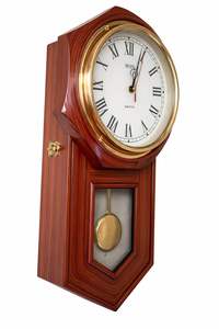 Horloge murale pendulaire ronde en bois moderne Calvin Handicrafts, style antique Smiths London, chiffres romains, marron - Product Image 3