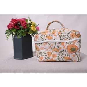 Grande trousse de maquillage matelassée en coton faite à la main, imprimé floral, organiseur de cosmétiques, trousse de toilette de voyage, sac de rangement à fermeture éclair - Product Image 3