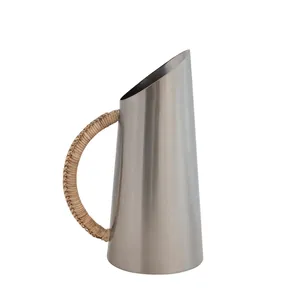 Pichet de service en acier inoxydable avec poignée tressée, hauteur 11 pouces, design minimaliste pour la décoration de table - Product Image 3