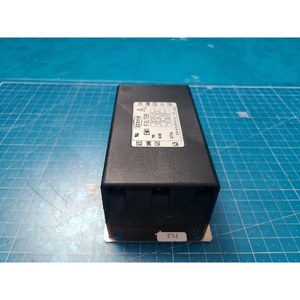 Filtre anti-bruit EMI Soshin Electric NF3030C-VZ, utilisé comme pièce détachée pour équipement semi-conducteur d'époque - Product Image 5