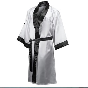 Bata de Boxeo de Material Sintético 100% Poliéster, Manga Larga, Diseño de Logotipo Bordado, Sublimación, Hecha en Sialkot - Product Image 1