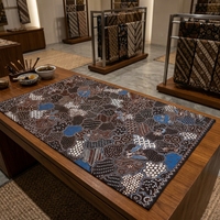 Kain Katun Ramah Lingkungan Batik Tulis Indonesia Buatan Tangan dengan Motif Tradisional Sekar Jagad Klasik Sogan untuk Dekorasi Rumah.
