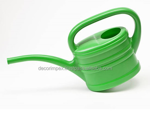 Cet arrosoir dispose d'une poignée pour faciliter le transport et le versement, et d'un long bec qui aide à diriger l'eau avec précision vers la plante - Product Image 1