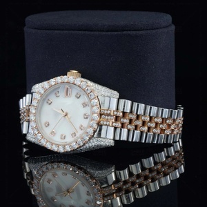 Reloj de Lujo para Mujer con Esfera Blanca Estilo Jubileo, Movimiento de Cuarzo, Caja de Acero Inoxidable, Detalles de Moissanita y Visualización de Fecha - Product Image 4