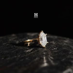 Anillo de Compromiso de Diamante Cultivado en Laboratorio con Corte Hexagonal de Lujo, Anillo de Diamante Solitario con Corte Escudo en Oro Amarillo de 18K para Mujer, Joyería - Product Image 2