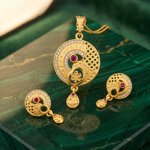 Elegante Collar con Colgante Circular Chapado en Oro con Juego de Aretes a Juego, Conjunto de Colgante y Aretes Chapados en Oro para Mujer - Product Image 1