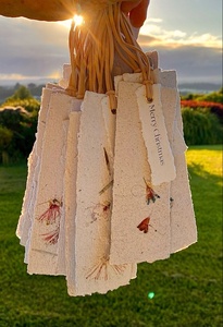 Etiquetas de Invitación Personalizadas con Logotipo de Marca, Etiquetas Colgantes de Papel Kraft Ecológicas y Sostenibles para Germinación, Nuevo Diseño - Product Image 1