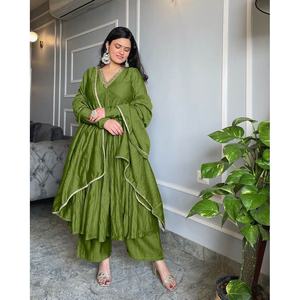 Pantalones Étnicos de Moda con Bordado Chinon, Corte Alia, con Dupatta, Color Verde Lorito, Choli para Mujer, Hecho en India - Product Image 1