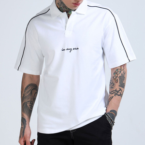 เสื้อกอล์ฟผู้ชายสีขาวผ้าฝ้ายปักโลโก้ตัวอักษร สไตล์ลำลอง พิมพ์ลายด้านหน้า ระบายอากาศได้ดี ผ้าอ๊อกซ์ฟอร์ด - Product Image 3