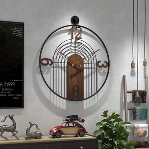 Horloge murale industrielle steampunk en bois de noyer artisanal avec engrenages en laiton, diamètre 45 cm |   Vente en gros - Product Image 6