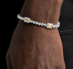 Bracelet chaîne en or blanc plaqué diamant avec pierres jaunes taille émeraude, design géométrique, bijoux de mariage classiques pour femme - Product Image 1