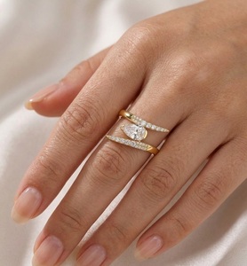 Bague ouverte en or massif 18 carats avec diamant de laboratoire taille poire, anneau pavé à branches fendues, bague de fiançailles minimaliste en or, bijoux de mariage - Product Image 1