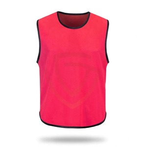 Petos de Entrenamiento de Fútbol 2026, Suministro Directo de Fábrica, Logotipo Personalizado, 100% Poliéster, Petos Deportivos de Alta Calidad para Adultos - Product Image 1