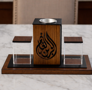 Elegante Quemador de Incienso con Incrustaciones de Madera y Resina, Caligrafía Árabe, Caja de Acrílico con Bandeja, el Más Vendido, Decoración Festiva para Mesa de Ramadán y Eid - Product Image 1